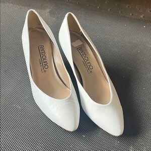 Bandolino Women's Classic White Heels
